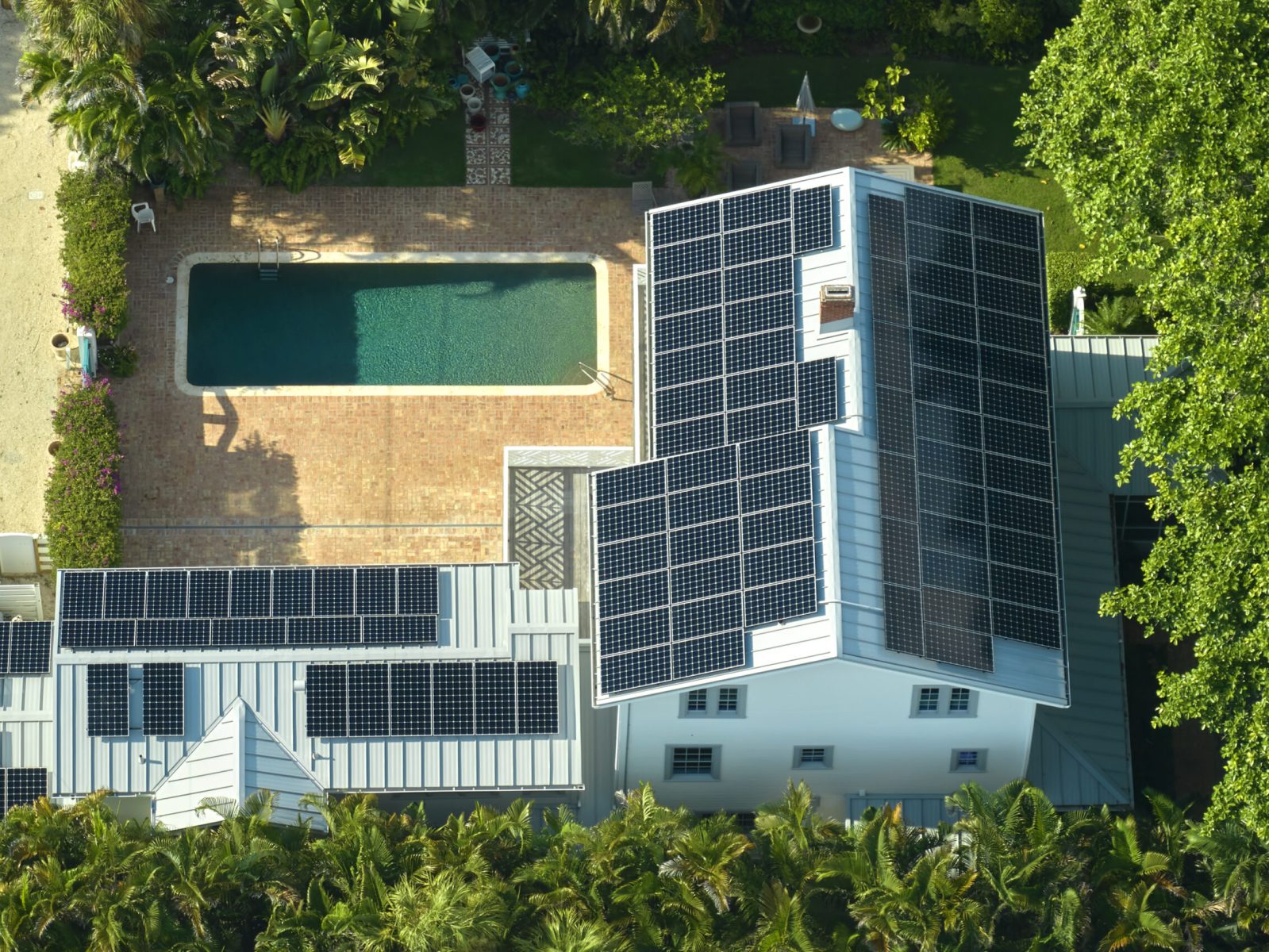 aerial-view-of-expensive-american-home-with-swimmi-2024-12-06-14-32-20-utc